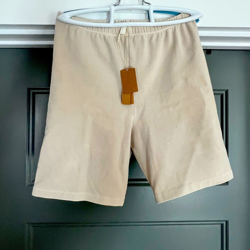 NWT Skims Sculpting Mid Thigh Shorts in Sand